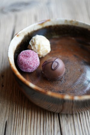 handgetöpferte Keramik Bowl Schälchen für Oliven, Nüsse oder Pralinen